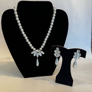 Necklace and earrings set